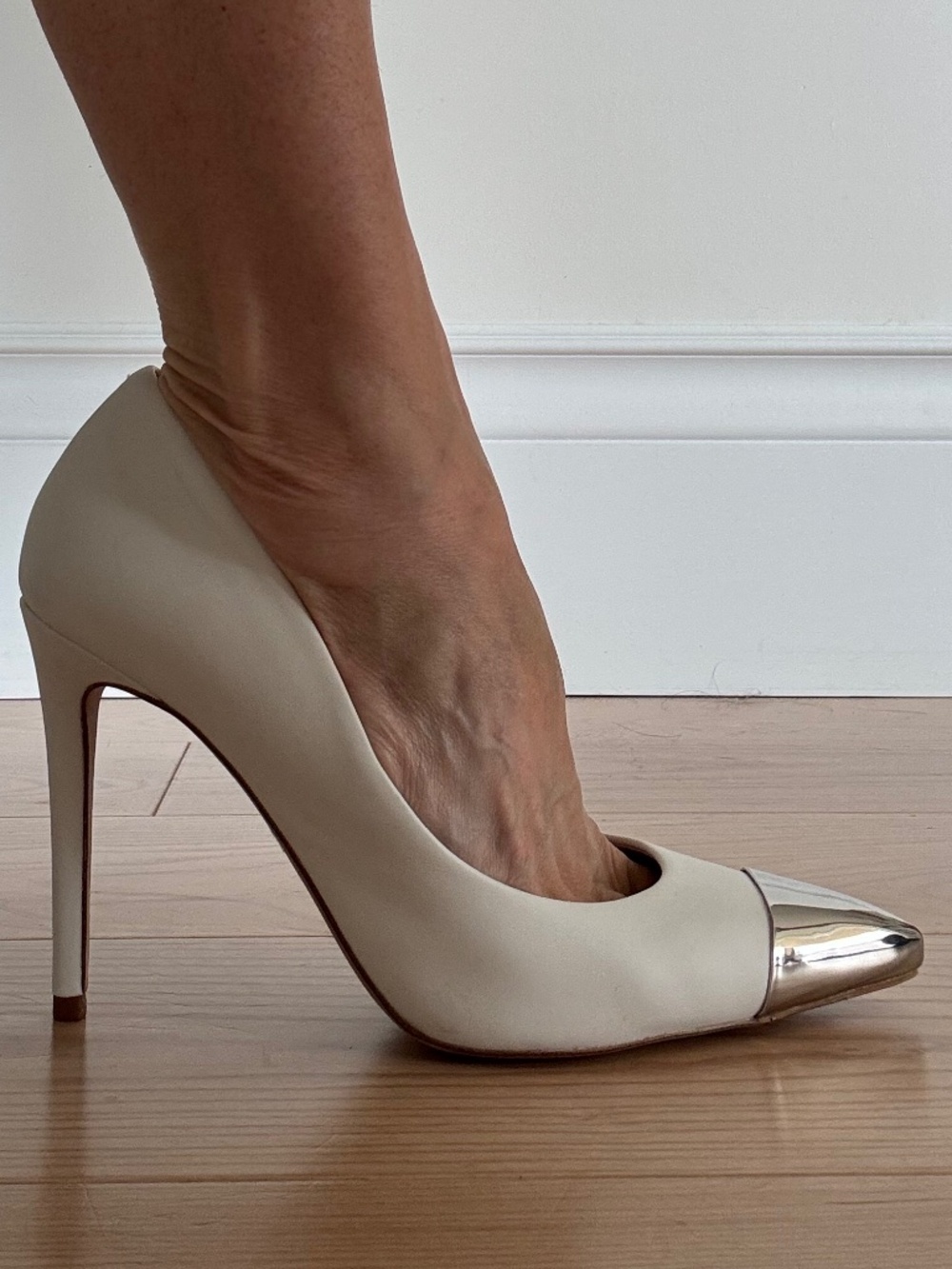 Aldo White Pumps with Silver Toe Cap. Size 8. NEVER WORN.